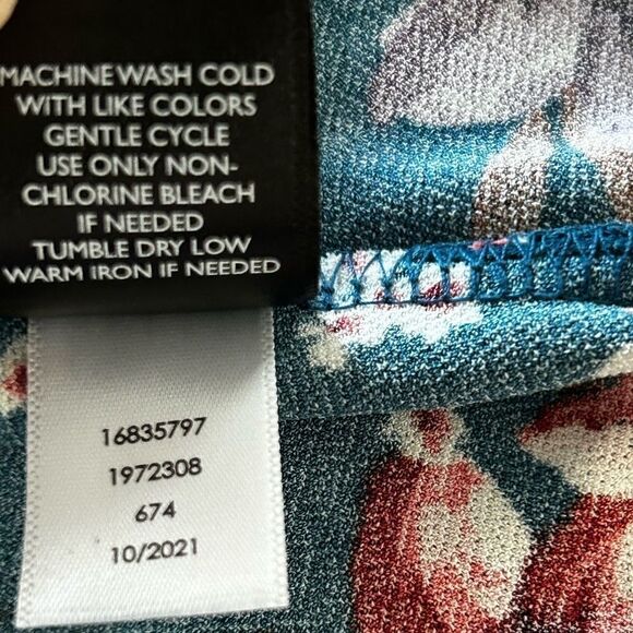 NWT Torrid floral strappy cold shoulder balloon sleeve‎ top 0X - Picture 13 of 16